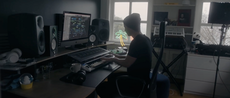 Neon Mfg. neon palm tree featured in Kygo's 'Freedom' music video.